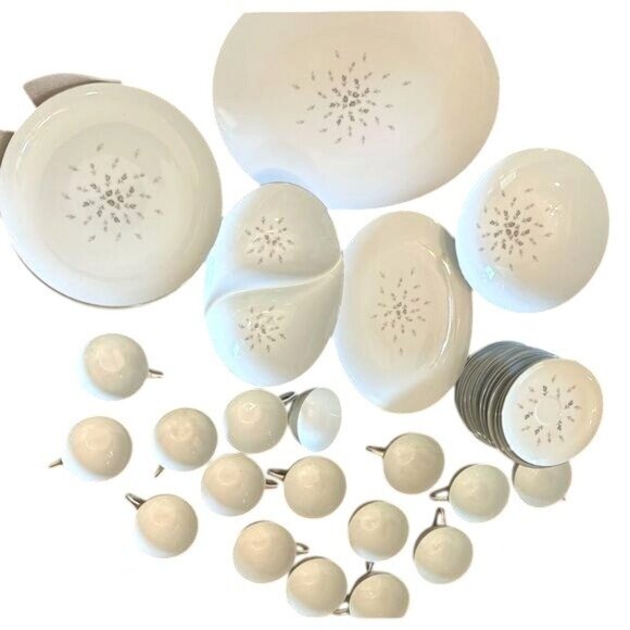 Vintage Petite Bouquet By Japan Dinner Plate With Floral Design & Gold Trim 10" - Picture 4 of 4